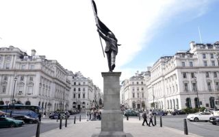 Kako je Benksi postavio statuu u centru Londona