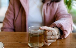 Zeleni čaj i krvni pritisak: Koliko zaista pomaže i kada može da napravi problem