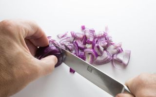 Konačno otkriveno kako da sprečite suze prilikom sečenja luka