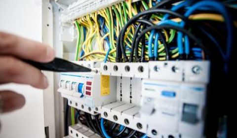 Zašto je važno zameniti stare osigurače automatskim osiguračima?