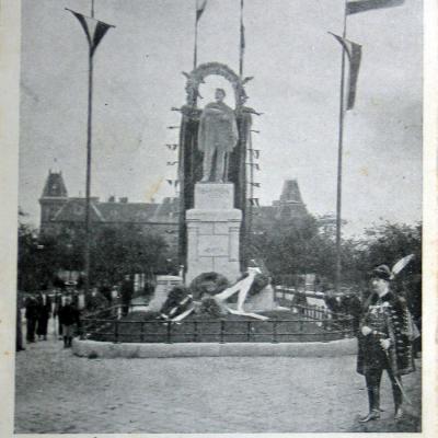 Spomenik Jozsefu Schweidelu, 1907. godina