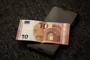Nova pravila uskoro stupaju na snagu: Evropa ograničava plaćanje gotovinom, već od ovog iznosa će se proveravati identitet kupca