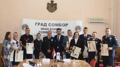 GRAĐANI NAGRADILI NAJBOLJE POLICAJCE: U Somboru održan prijem za pripadnike MUP-a