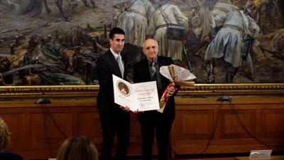 Davidu Kecmanu uručena Oktobarska nagrada