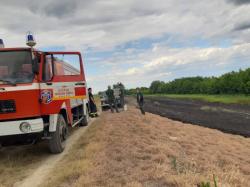 IZGORELO OKO 2,7 HEKTARA TRAVE PORED NASIPA