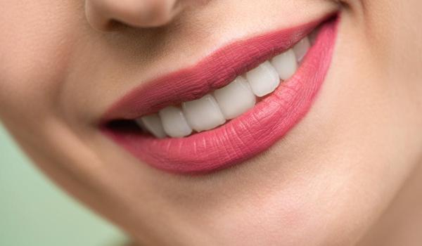 Pet trikova da sačuvate zdrave zube do starosti