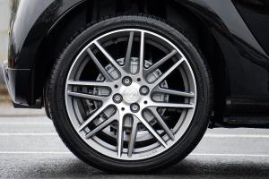 Mnogi to rade: Da li smete na auto da montirate gume različitih proizvođača?