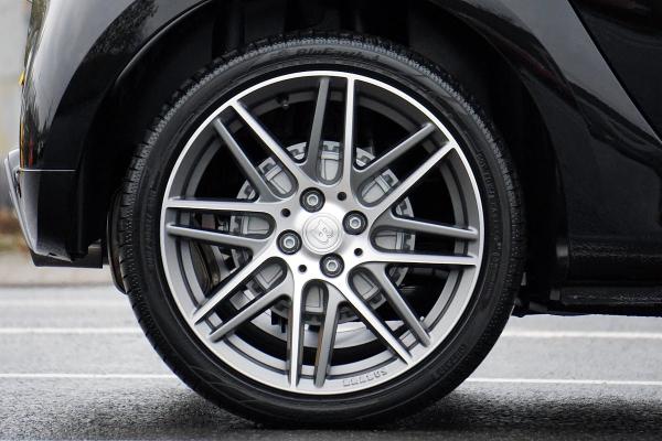 Mnogi to rade: Da li smete na auto da montirate gume različitih proizvođača?