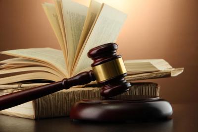 Mesec dana pritvora meštaninu Odžaka koji je izbo dve žene, a jednu i polio benzinom