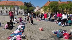 PRODAJU SAMO NAJMLAĐI: Na „Ćelavom trgu“ u Somboru ponovo radi dečja pijaca