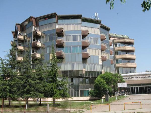 BOLNICA U SOMBORU DOBIJA NOVE UREĐAJE Uloženo više od 44 miliona, obezbeđeno i 2.100 uniformi za medicinare