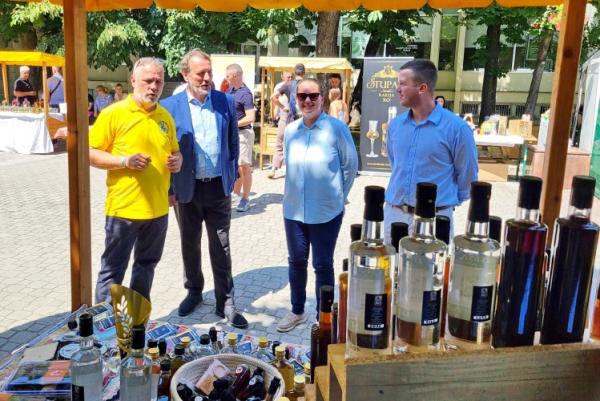 Peti međunarodni festival rakije u Apatinu: tradicija, ukus i melodija na obali Dunava