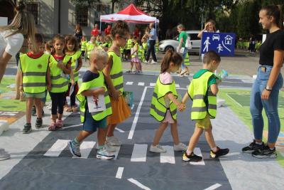 Preventivna kampanјa Saveta za bezbednost saobraćaja održana na gradskom trgu