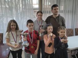 TRI PEHARA ZA MLADE APATINSKE ŠAHISTE NA PRVENSTVU VOJVODINE