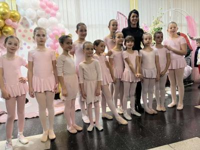 Javni čas Studija Klasičnog baleta u velikoj sali somborskog Kulturnog centra