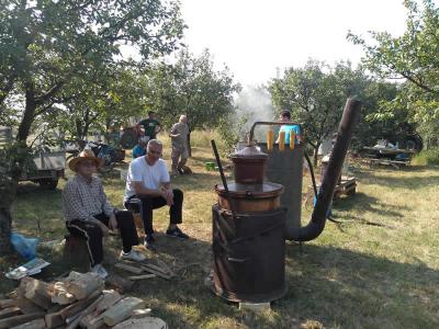 Katić Savo i Zvonimir Dugandžić pobednici 11. "Dana vesele mašine", Mile Tarabić ispekao najbolju šljivovicu