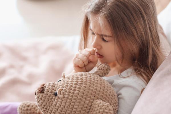 Uporan kašalj kod dece: 3 prirodna leka koji će učiniti čudo