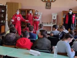 CRVENI KRST APATIN ODRŽAO PREDAVANJE ZA UČENIKE NA TEMU ‚‚PRVA POMOĆ"