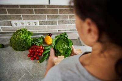 TERMIČKA OBRADA UBIJA minerale i vitamine: Ovih osam namirnica je najbolje JESTI SIROVE!