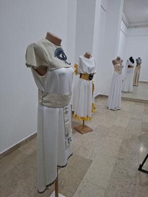 Izložba "Egipatski modni tragovi" u galeriji "Meander" u Apatinu