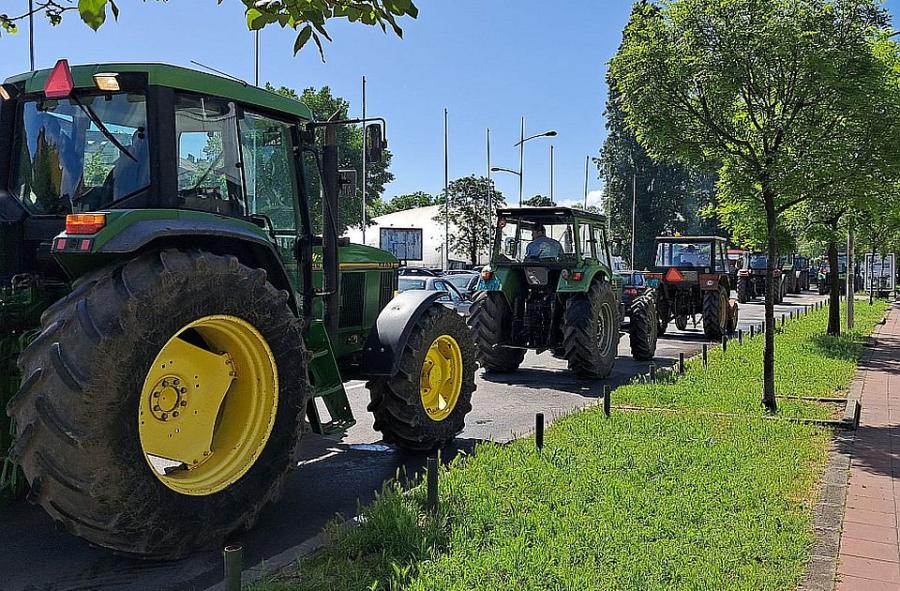 Poljoprivrednici blokiraju izlaze iz Sombora na po dva sata