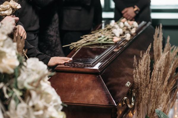 Šta znači kada sanjate mrtvu osobu? Kažu da vam duša šalje važan znak, a ova jaka poruka se krije iza toga