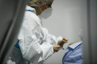 Priučene frizerke nam vade krv i neguju nas u bolnicama: Zapanjićete se kad saznate ko sve radi u zdravstvenim ustanovama Srbije