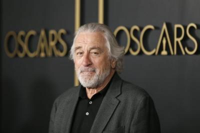 Robert de Niro zaigrao kolo usred Doma sindikata: Isplivala fotografija nastala prilikom njegove posete Beogradu FOTO