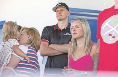 KO JE NATALIJA, ŽENA KOŠARKAŠKOG GENIJA IZ SOMBORA? Tema je američkih medija, zbog obrazovanja ljubav stavila na pauzu, evo koliko je visoka