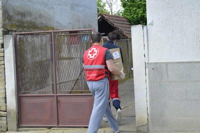 Penzionerima u Bezdanu i Bačkom Monoštoru dostavljeni paketi podrške