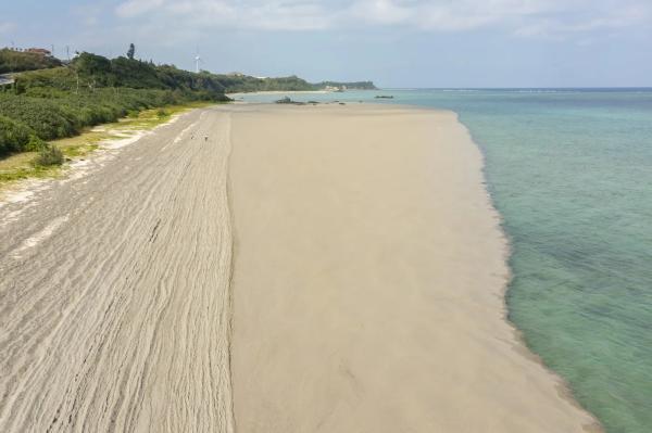 Ova savršena plaža je baš uvek prazna: Ko zgazi nogom na nju odmah sazna i razlog, a potpuno je neočekivan (VIDEO)