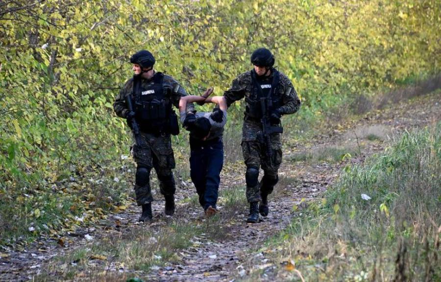 Uhapšena trojica iz Sombora: U njihovim taksi vozilima nađeno 16 migranata