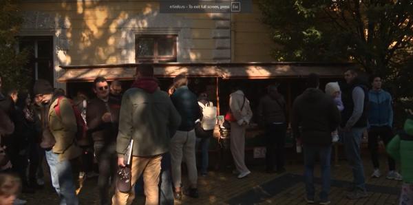 Knjižaru iz Sombora inspekcija naredila da ukloni štand jer narušava ambijent grada