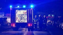 VATRA PROGUTALA KUĆU, GASILI JE ČETIRI SATA Vatrogasci u Somboru spasili polupokretnu baku iz vatrene stihije
