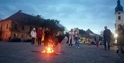 Minut ćutanja Somboraca za poginulu decu u Beogradu (VIDEO)
