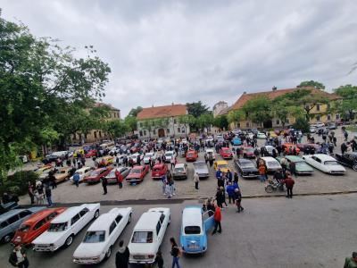 U Somboru održan 18. susret starovremenskih vozila