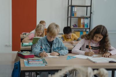 Počela trka za školskim udžbenicima: Ko ove godine sigurno dobija besplatne knjige