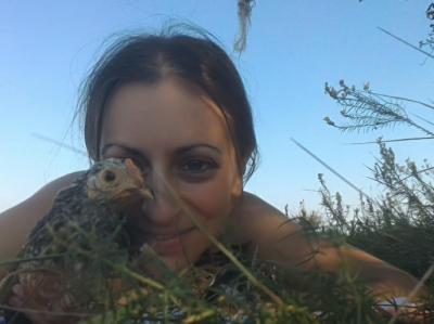 Eleonora se preselila iz Italije u Sombor pa u Svilojevo: Udala se i pronašla sreću, sa decom muze koze i pravi sir