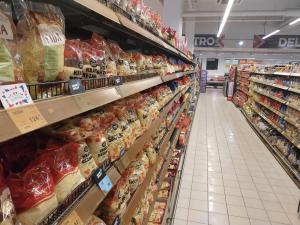 Posle samo dve nedelje država otupela oštricu uredbe o maržama: Nabavne cene kojih proizvoda više nisu zamrznute i mogu da rastu?