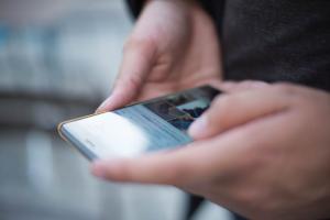 Žena tužila društvene mreže zbog uticaja na mentalno zdravlje: "Učinile su me zavisnom"
