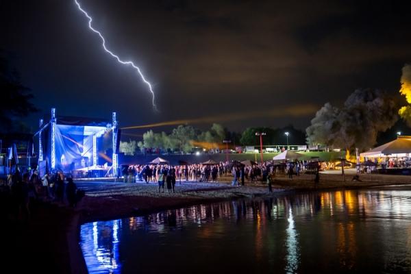 Metal, pank, psihodelija i hard rok na apatinskoj plaži