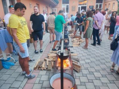 Održano takmičenјe u kuvanјu ribljeg paprikaša u Mađarskoj građanskoj kasini