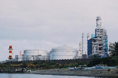 Da li će gorivo pojeftiniti? Otvaranje Ormuskog moreuza spustilo cenu nafte na ispod 90 dolara po barelu