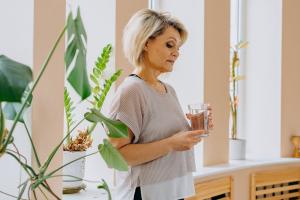 Od "strujnih udara" do akni: 30 neobičnih lica perimenopauze