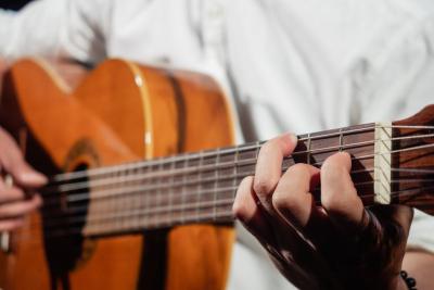 Кoncert klasične gitare Vuka Dragičevića i Miloša Arsenijevića u Gradskom muzeju Sombor