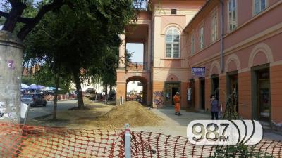 Obnova trotoara ispred somborske Gradske kuće