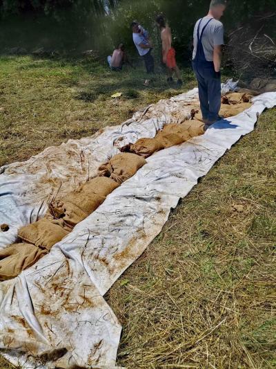 DUNAV PREMAŠIO PET METARA Kod Bezdana proglašena vanredna odbrana od poplava; SANIRAJU BENTOVE I EVAKUIŠU STVARI NA VIŠE SPRATOVE
