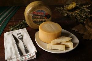 Nikad ne biste pomislili, ali nutricionisti kažu da je ovo najbolji sir kad želite da smršate