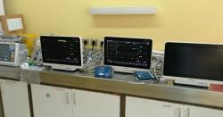 Defibrilator i 5 pacijent monitora za Odeljenje za anesteziju i intenzivnu terapiju Opšte bolnice Sombor